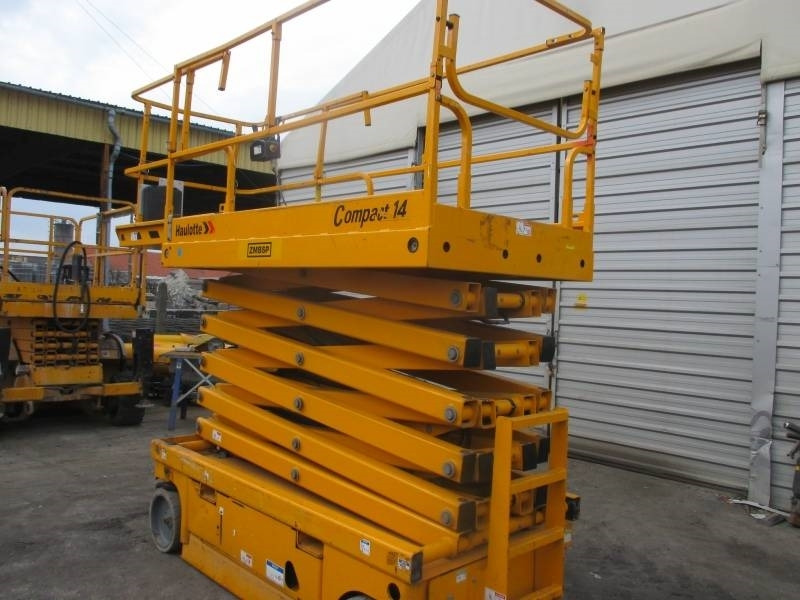 Haulotte Compact 14 - Scissor lift: picture 5 Haulotte Compact 14 - Scissor lift: picture 5