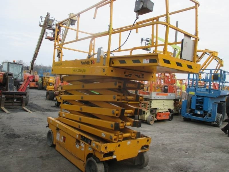 Haulotte Compact 14 - Scissor lift: picture 3 Haulotte Compact 14 - Scissor lift: picture 3