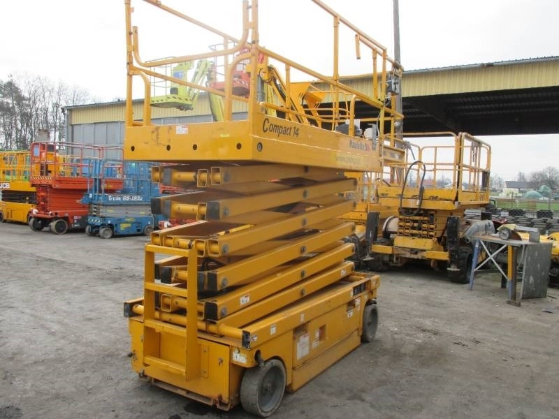 Haulotte Compact 14 - Scissor lift: picture 4 Haulotte Compact 14 - Scissor lift: picture 4