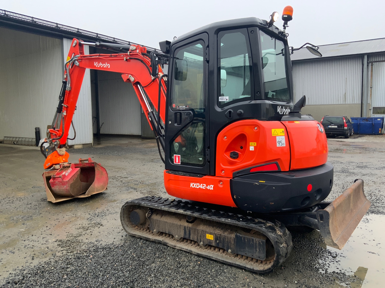 Mini excavator KUBOTA KX042-4: picture 1