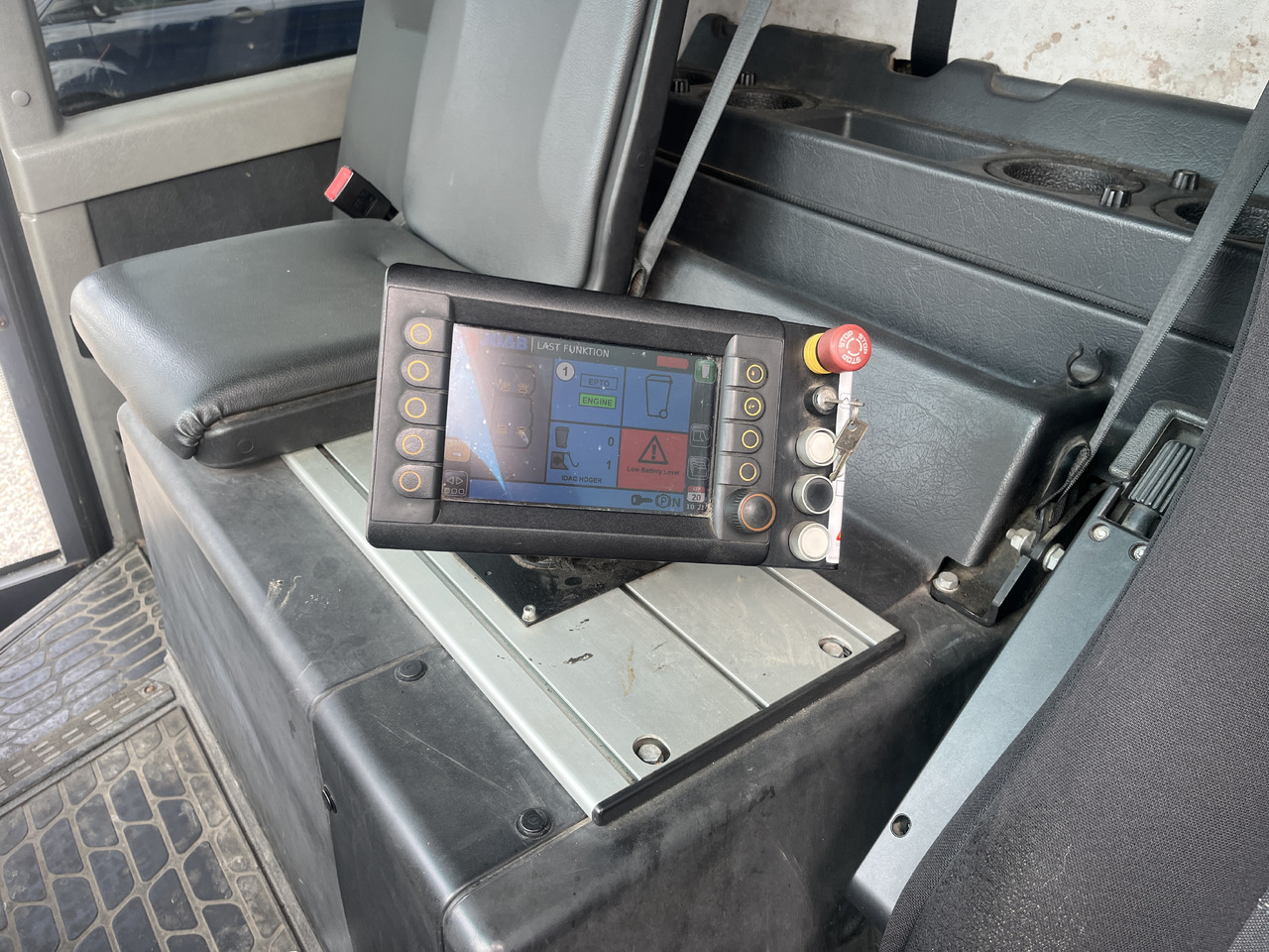 Lease a MERCEDES-BENZ Econic 2630 2 camber MERCEDES-BENZ Econic 2630 2 camber: picture 8 Lease a MERCEDES-BENZ Econic 2630 2 camber MERCEDES-BENZ Econic 2630 2 camber: picture 8