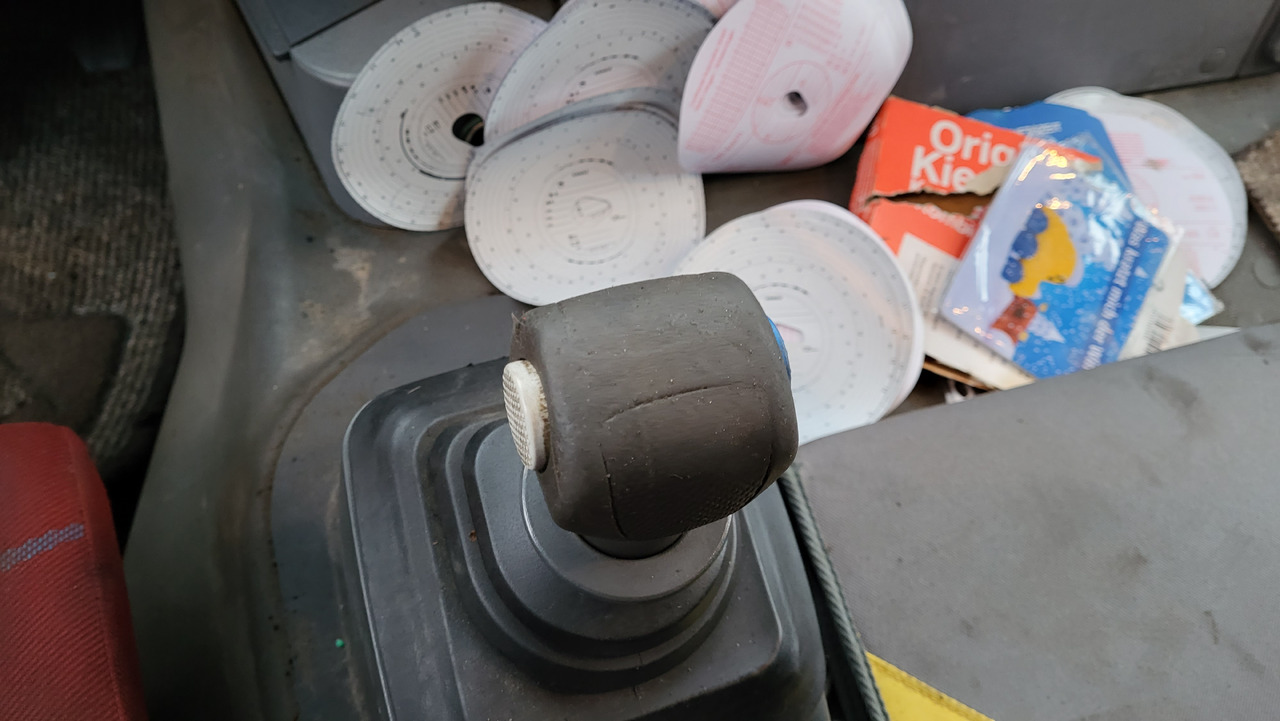 Truck IVECO MAGIRUS AT26 430: picture 21