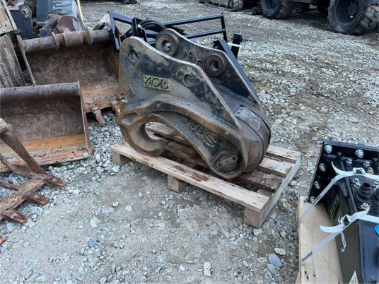 Attache rapide hydraulique Morin M6 - Quick coupler: picture 2 Attache rapide hydraulique Morin M6 - Quick coupler: picture 2