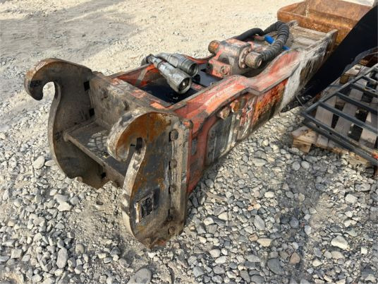 BRH NPK GH9 - Hydraulic hammer: picture 4 BRH NPK GH9 - Hydraulic hammer: picture 4