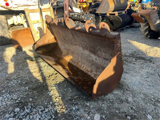 Godet chargeur pour Tracto - Bucket: picture 2 Godet chargeur pour Tracto - Bucket: picture 2