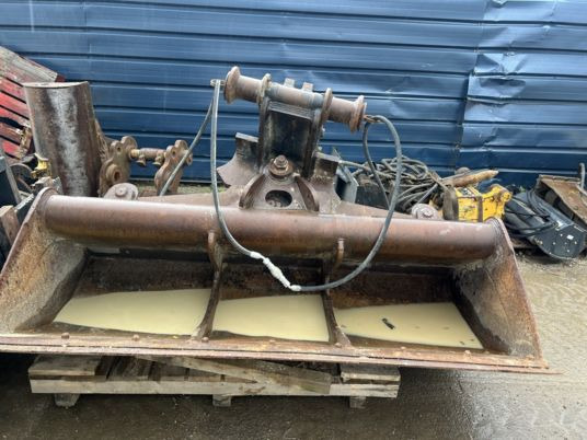 Godet de curage inclinable Morin M7 - Excavator bucket: picture 3 Godet de curage inclinable Morin M7 - Excavator bucket: picture 3