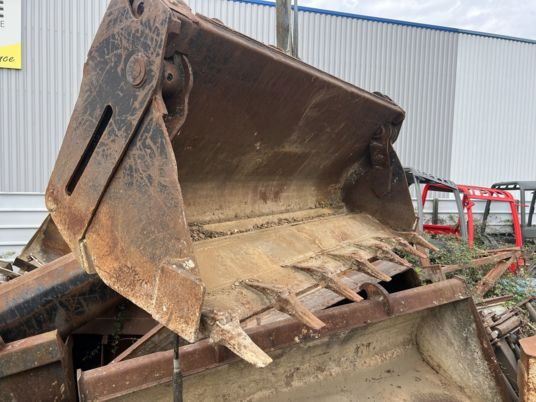 Godet dropp 4-1 Morin M4 - Excavator bucket: picture 3 Godet dropp 4-1 Morin M4 - Excavator bucket: picture 3