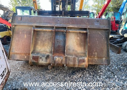 Merlo godet grand volume - Loader bucket: picture 3 Merlo godet grand volume - Loader bucket: picture 3