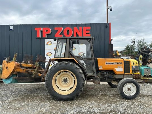 Renault TRACTEUR 75-32 à 9900 € HT - Farm tractor: picture 1 Renault TRACTEUR 75-32 à 9900 € HT - Farm tractor: picture 1