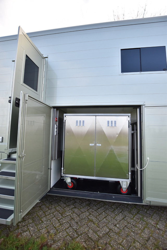 VOLVO FH - Horse truck: picture 5 VOLVO FH - Horse truck: picture 5