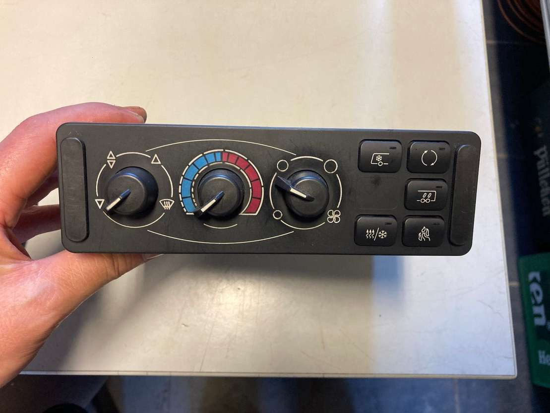 Wabco Wabco Klimabedienteil 4461950040 MAN Lions City 446 195 004 0 - Cab and interior for Bus: picture 1 Wabco Wabco Klimabedienteil 4461950040 MAN Lions City 446 195 004 0 - Cab and interior for Bus: picture 1