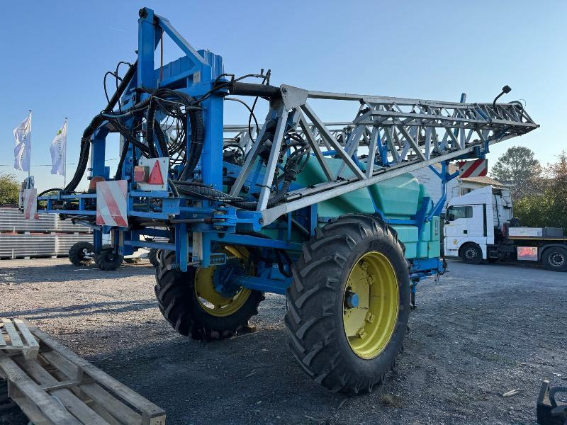 BERTHOUD MAXXOR 40 - Trailed sprayer: picture 3 BERTHOUD MAXXOR 40 - Trailed sprayer: picture 3