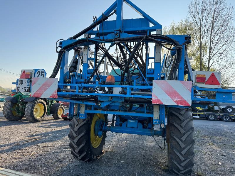 BERTHOUD MAXXOR 40 - Trailed sprayer: picture 2 BERTHOUD MAXXOR 40 - Trailed sprayer: picture 2