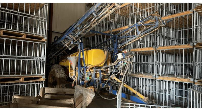 CARUELLE 25 24 - Trailed sprayer: picture 1 CARUELLE 25 24 - Trailed sprayer: picture 1