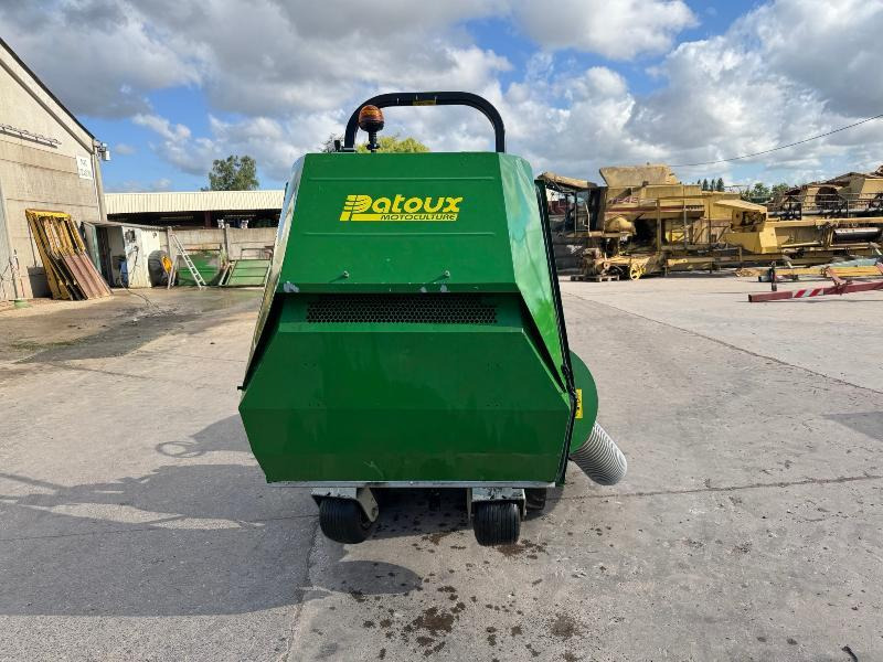 JOHN DEERE 1026R - Farm tractor: picture 3 JOHN DEERE 1026R - Farm tractor: picture 3
