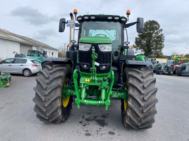 JOHN DEERE 6R215 - Farm tractor: picture 2 JOHN DEERE 6R215 - Farm tractor: picture 2
