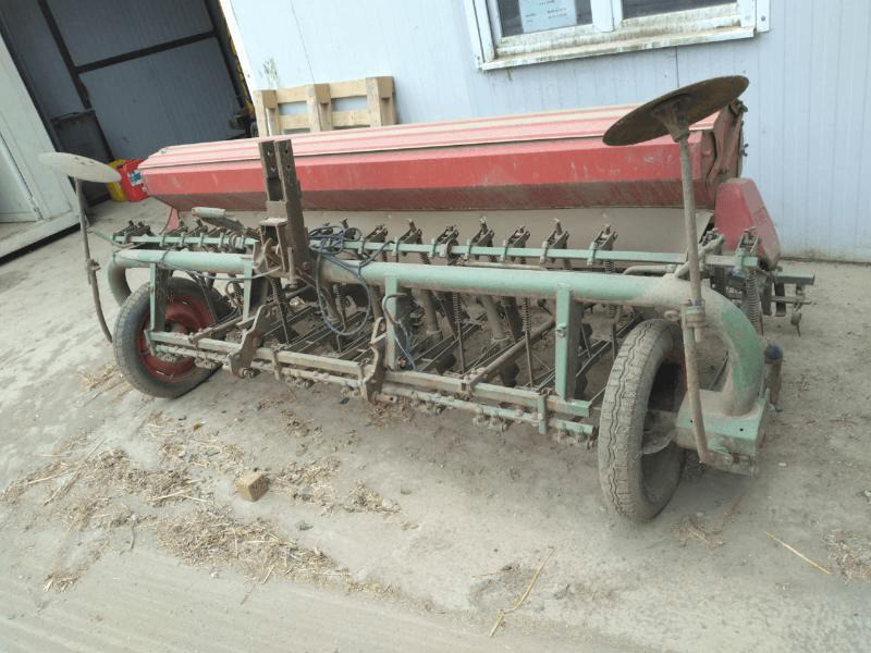 NODET 19 RANGS - Seed drill: picture 1 NODET 19 RANGS - Seed drill: picture 1