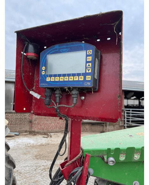 Forage mixer wagon STRAUTMANN VERTI MIX 2401: picture 8