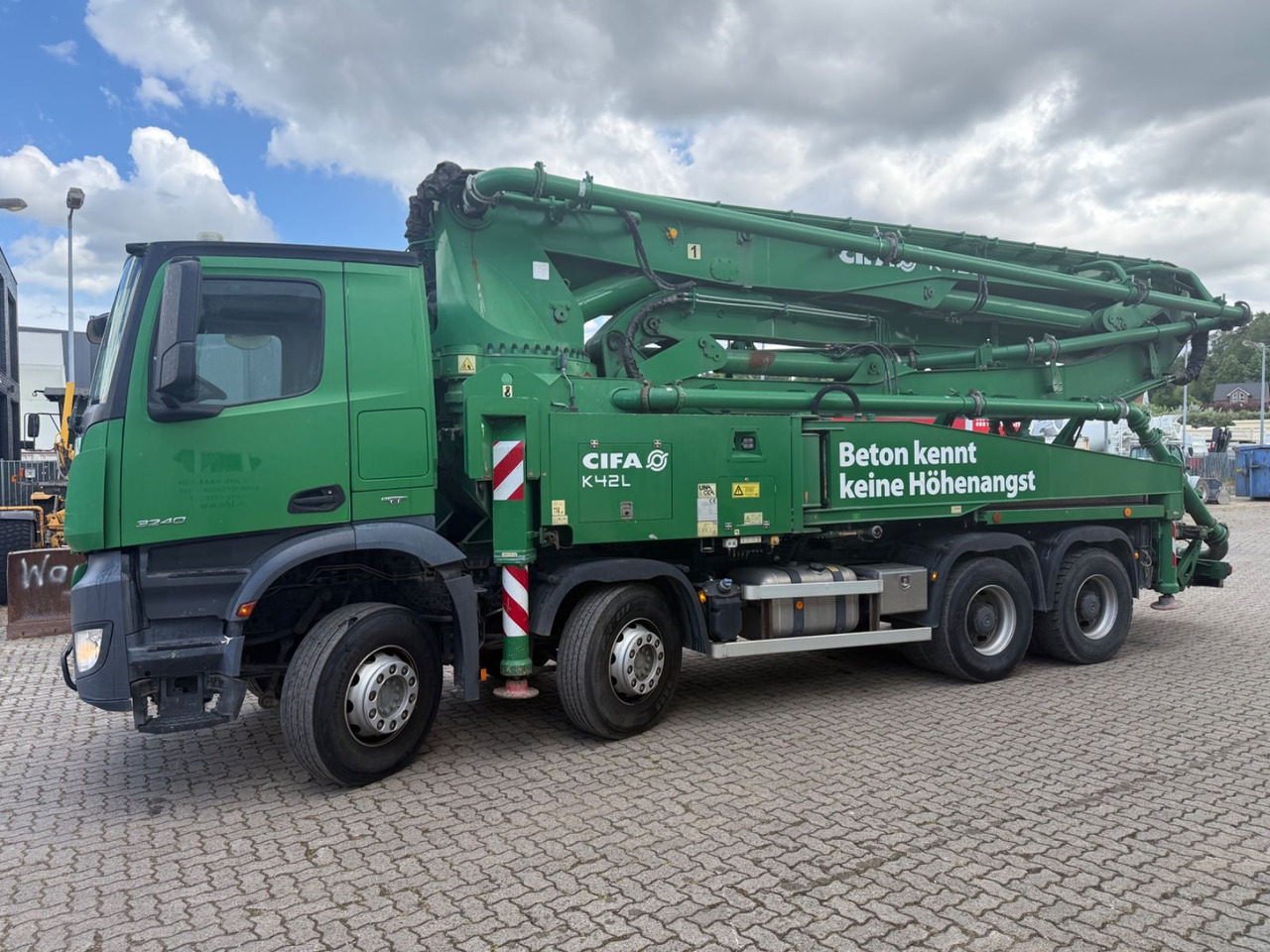 Mercedes-Benz Mercedes 32.40 CIFA K 42 L Betonpumpe - Concrete pump truck: picture 2 Mercedes-Benz Mercedes 32.40 CIFA K 42 L Betonpumpe - Concrete pump truck: picture 2