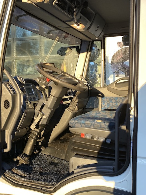 Autotransporter truck for transportation of bulk materials IVECO EuroCargo 90E220: picture 12
