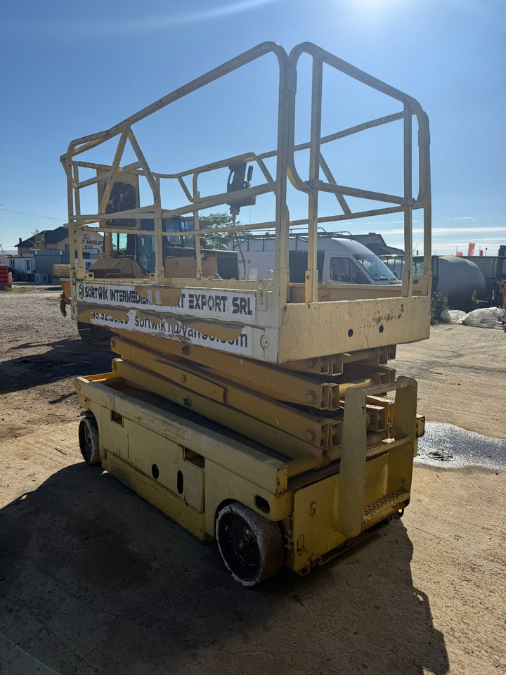 NACELLE - Scissor lift: picture 2 NACELLE - Scissor lift: picture 2