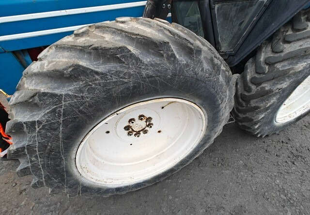 Farm tractor Ford County 1124 - kutoskoneella - KATSO VIDEO: picture 14