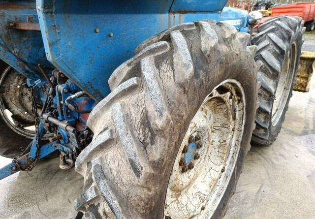 Farm tractor Ford County 754 Super 4 - VIDEO: picture 13