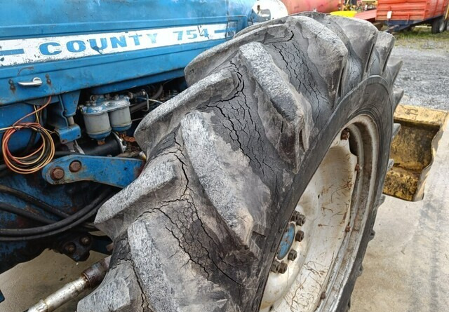 Farm tractor Ford County 754 Super 4 - VIDEO: picture 14