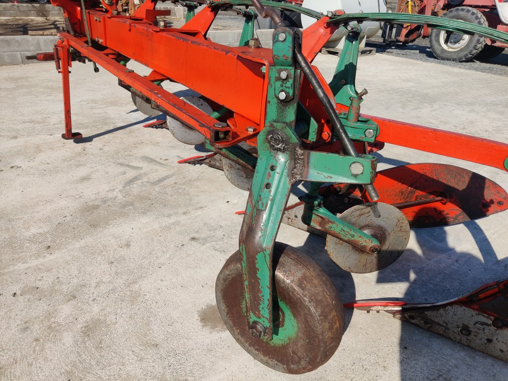 Kverneland AB8 sarka-aura 4-siipinen - Plow: picture 4 Kverneland AB8 sarka-aura 4-siipinen - Plow: picture 4