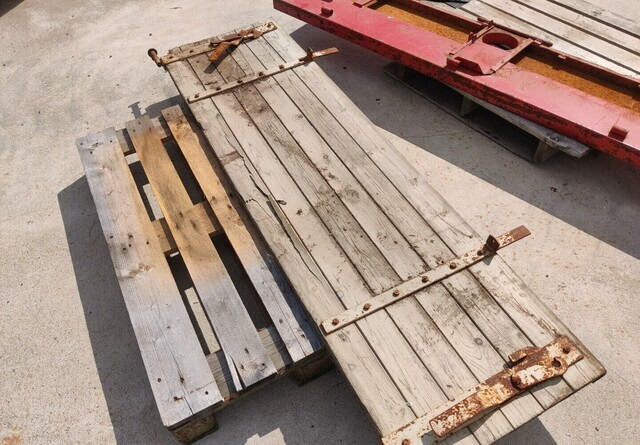 Peräkärryn laita - K 54cm - L 195cm - puinen - Body and exterior for Farm tipping trailer/ Dumper: picture 1 Peräkärryn laita - K 54cm - L 195cm - puinen - Body and exterior for Farm tipping trailer/ Dumper: picture 1