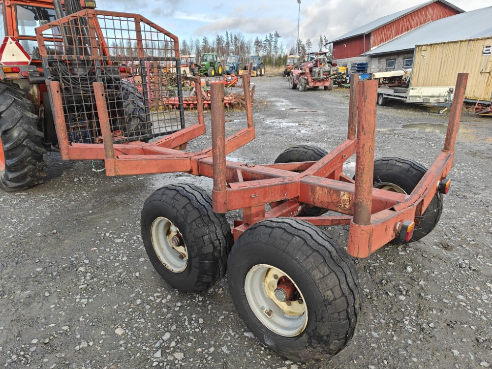 Rysky Metsävaunu telillä - Forestry trailer: picture 2 Rysky Metsävaunu telillä - Forestry trailer: picture 2