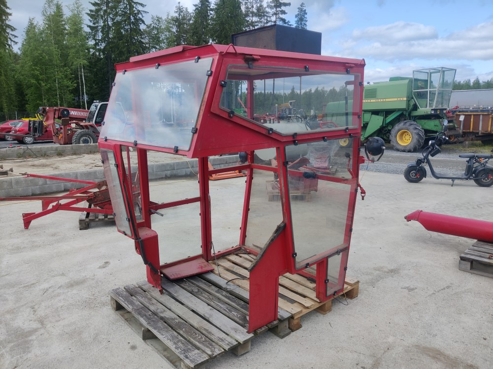 Sampo 410 leikkuupuimurin hytti, tummennetut lasit - Cab for Combine harvester: picture 4 Sampo 410 leikkuupuimurin hytti, tummennetut lasit - Cab for Combine harvester: picture 4