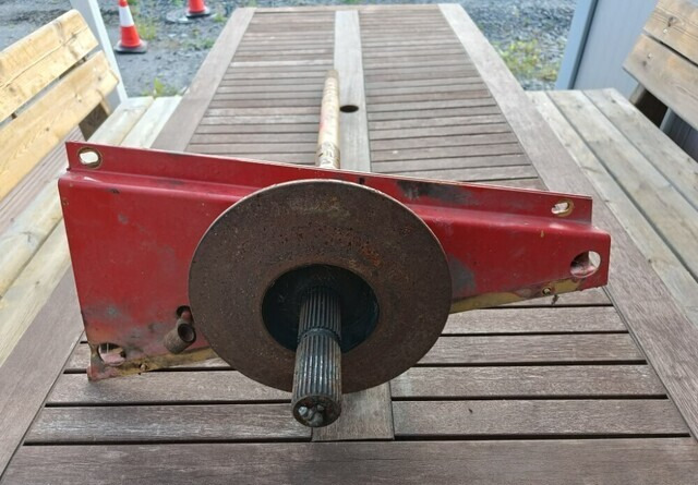 Massey Ferguson 16 pääakseli puimuriin - Spare parts for Combine harvester: picture 2 Massey Ferguson 16 pääakseli puimuriin - Spare parts for Combine harvester: picture 2