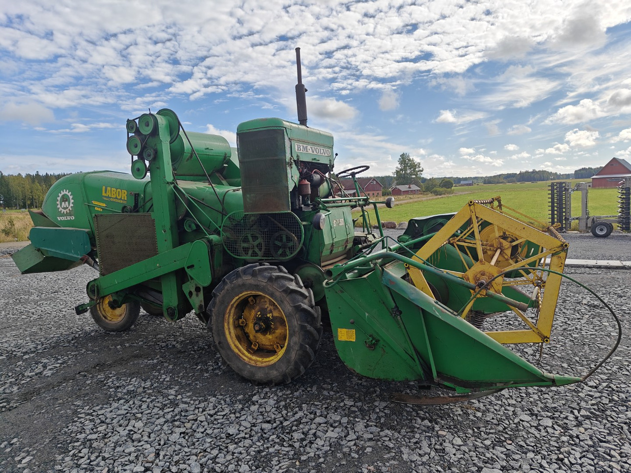 Volvo BM ST257 leikkuupuimuri työleveys 190cm, vaikka koeruutupuimuriksi, katso video! - Combine harvester: picture 3 Volvo BM ST257 leikkuupuimuri työleveys 190cm, vaikka koeruutupuimuriksi, katso video! - Combine harvester: picture 3