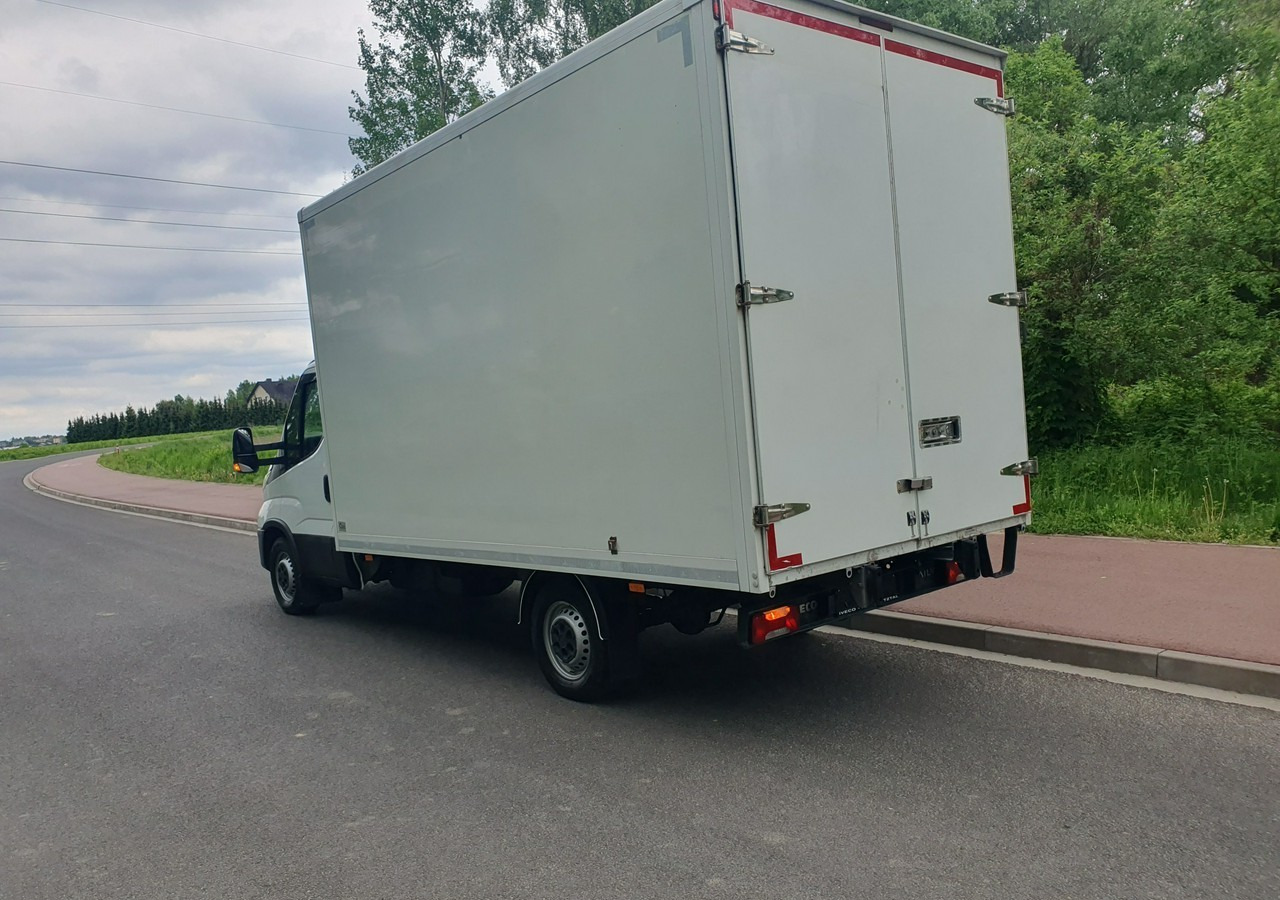Iveco 35 Daily 35S14 klima * 3 osobowy *nowy rozrząd * - Box van: picture 5 Iveco 35 Daily 35S14 klima * 3 osobowy *nowy rozrząd * - Box van: picture 5