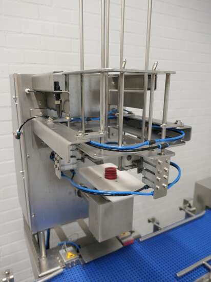 Van Rijn lidding machine lid rollover - Food processing equipment: picture 5 Van Rijn lidding machine lid rollover - Food processing equipment: picture 5