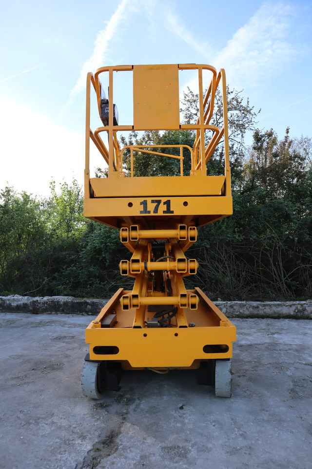 HAULOTTE Compact 10 - Scissor lift: picture 4 HAULOTTE Compact 10 - Scissor lift: picture 4