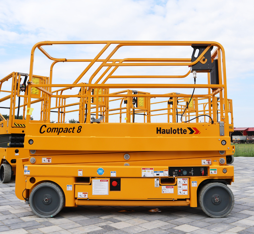 HAULOTTE Compact 8 - Scissor lift: picture 3 HAULOTTE Compact 8 - Scissor lift: picture 3