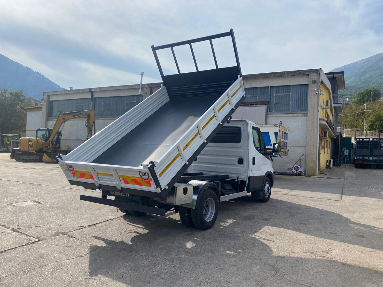 Tipper van IVECO DAILY 35C17: picture 7