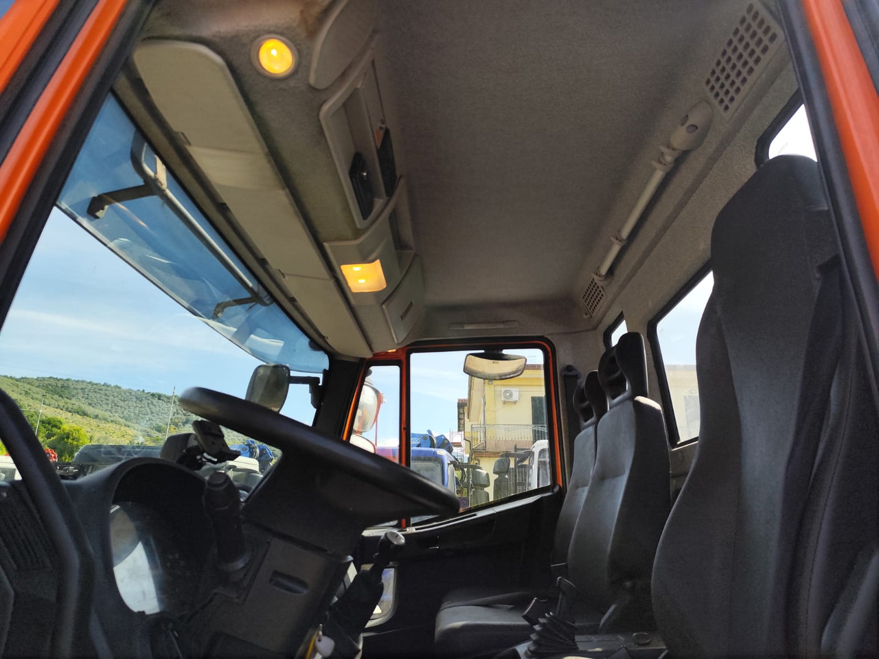 Crane truck IVECO EUROCARGO 120-90L: picture 6