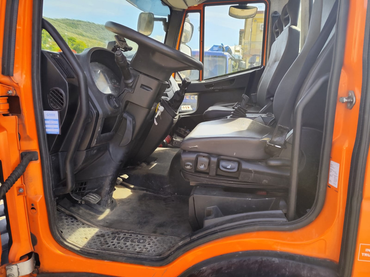 Crane truck IVECO EUROCARGO 120-90L: picture 37