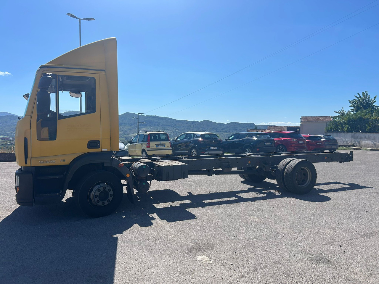 IVECO EUROCARGO 120E28P - Cab chassis truck: picture 2 IVECO EUROCARGO 120E28P - Cab chassis truck: picture 2