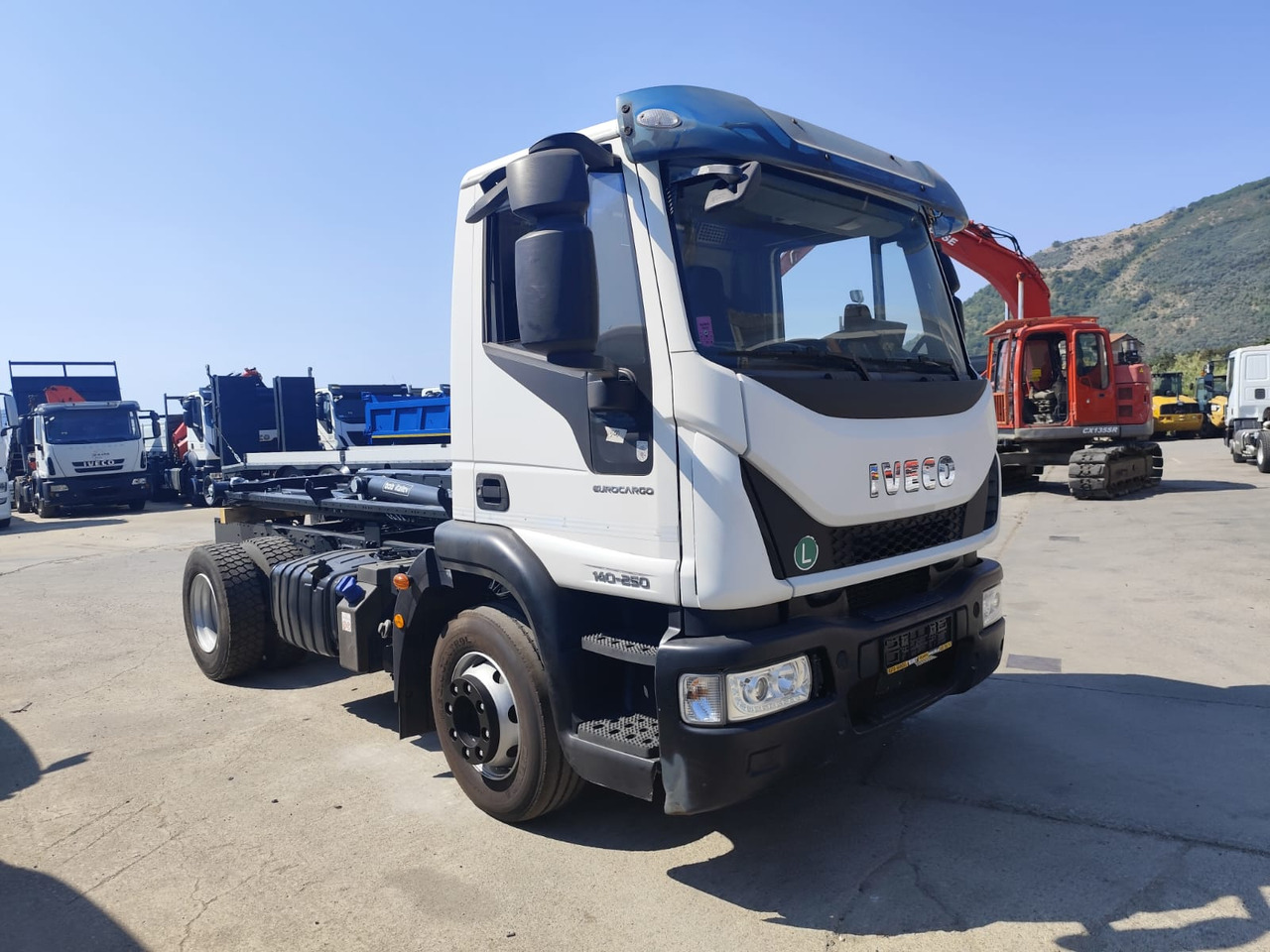 IVECO EUROCARGO 140-250 - Hook lift truck: picture 1 IVECO EUROCARGO 140-250 - Hook lift truck: picture 1