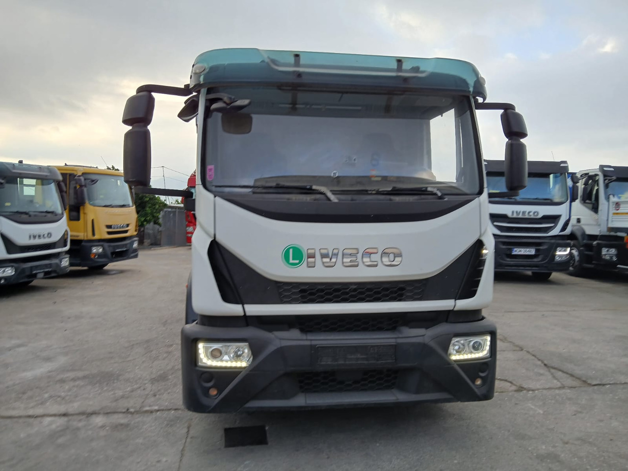 IVECO EUROCARGO 140-250 - Crane truck: picture 3 IVECO EUROCARGO 140-250 - Crane truck: picture 3
