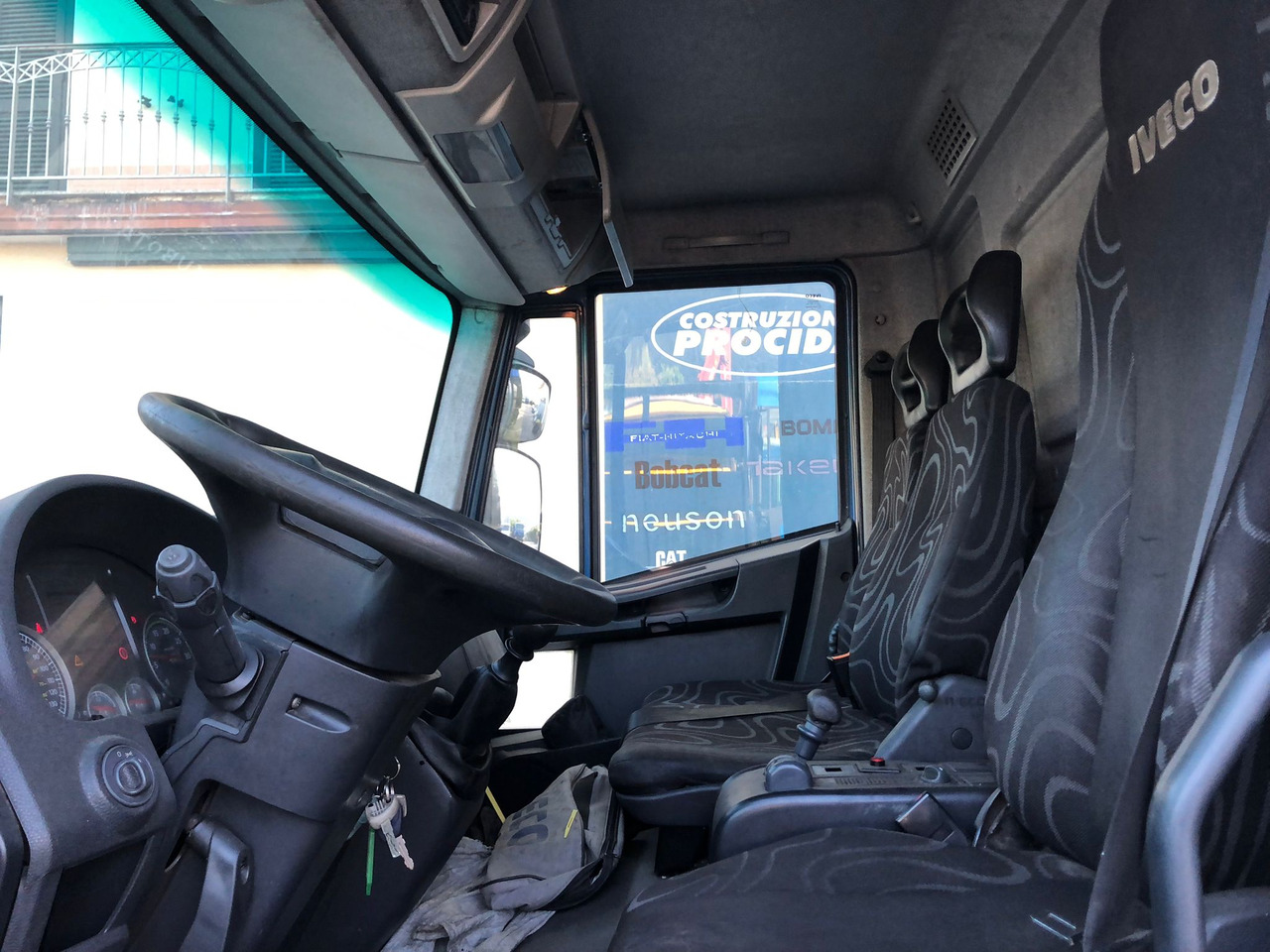 IVECO EUROCARGO 140E25 - Crane truck: picture 4 IVECO EUROCARGO 140E25 - Crane truck: picture 4