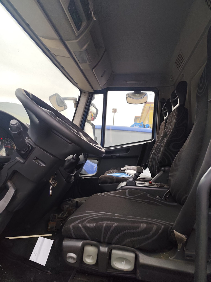 IVECO EUROCARGO 140E25 - Cab chassis truck: picture 4 IVECO EUROCARGO 140E25 - Cab chassis truck: picture 4