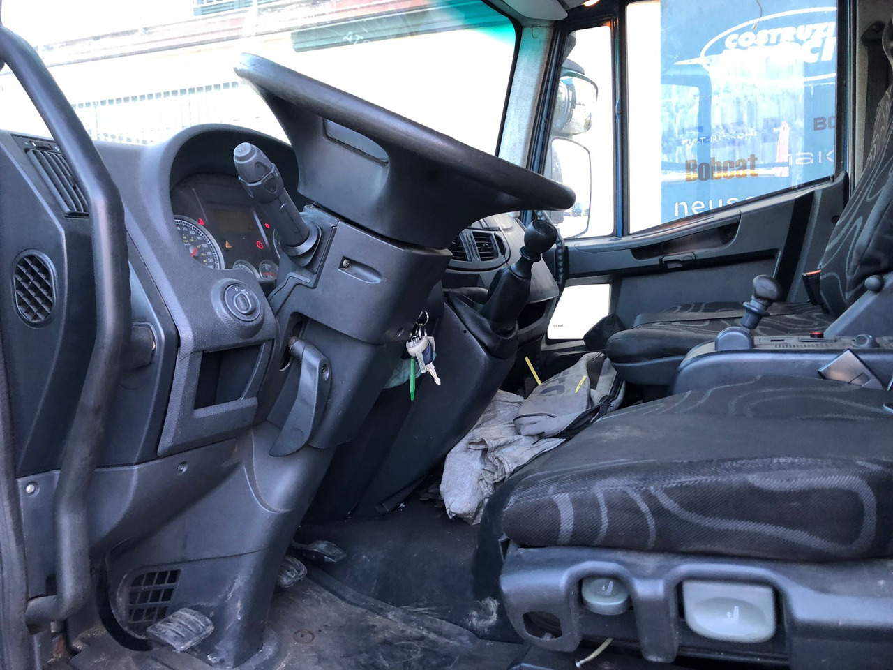 IVECO EUROCARGO 140E25 - Crane truck: picture 5 IVECO EUROCARGO 140E25 - Crane truck: picture 5