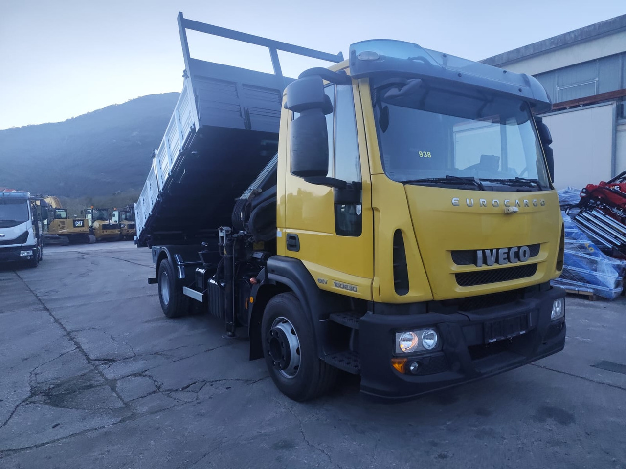 IVECO EUROCARGO 160E30 - Crane truck: picture 1 IVECO EUROCARGO 160E30 - Crane truck: picture 1