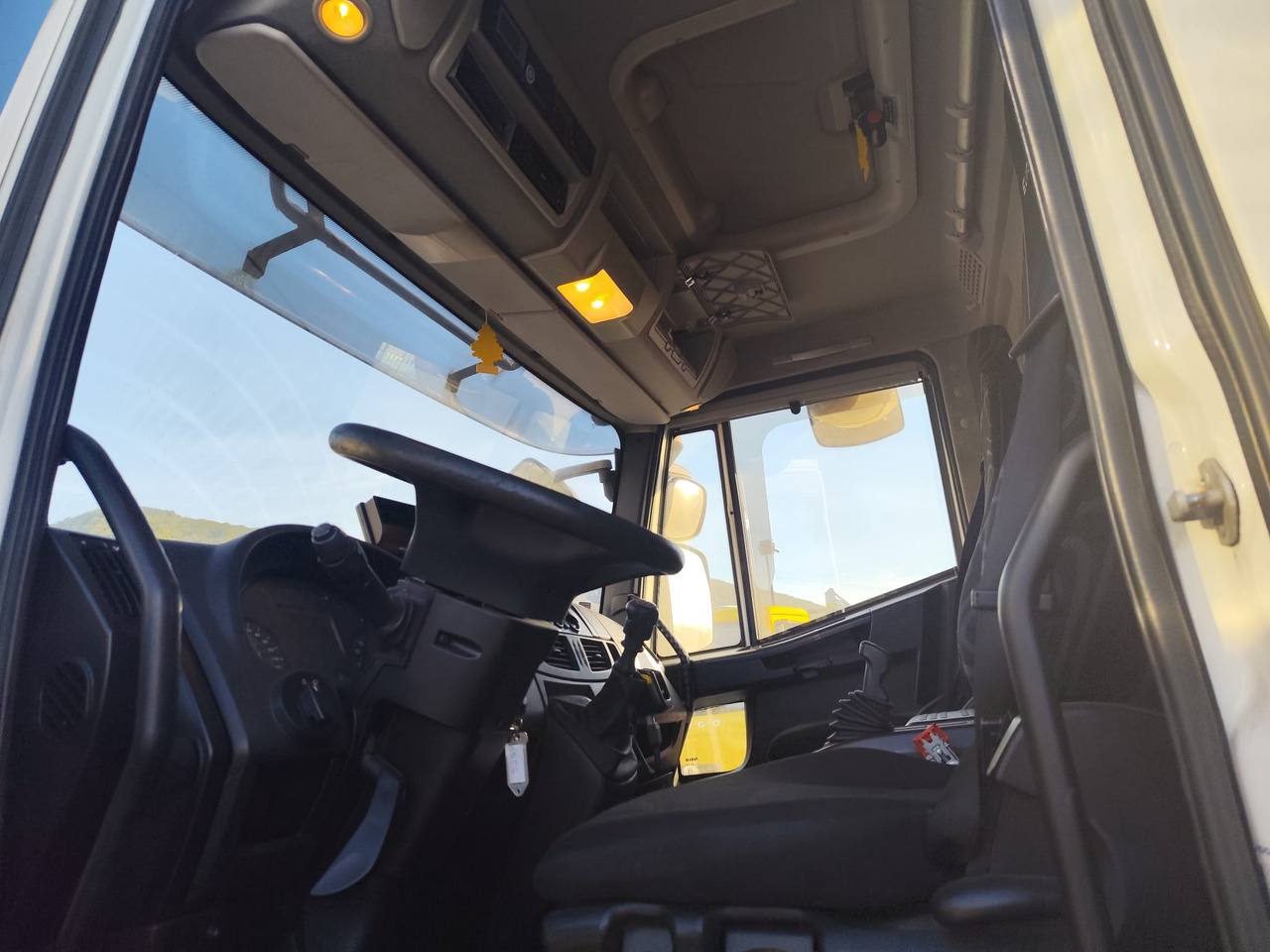 Cab chassis truck IVECO EUROCARGO 180-320: picture 7