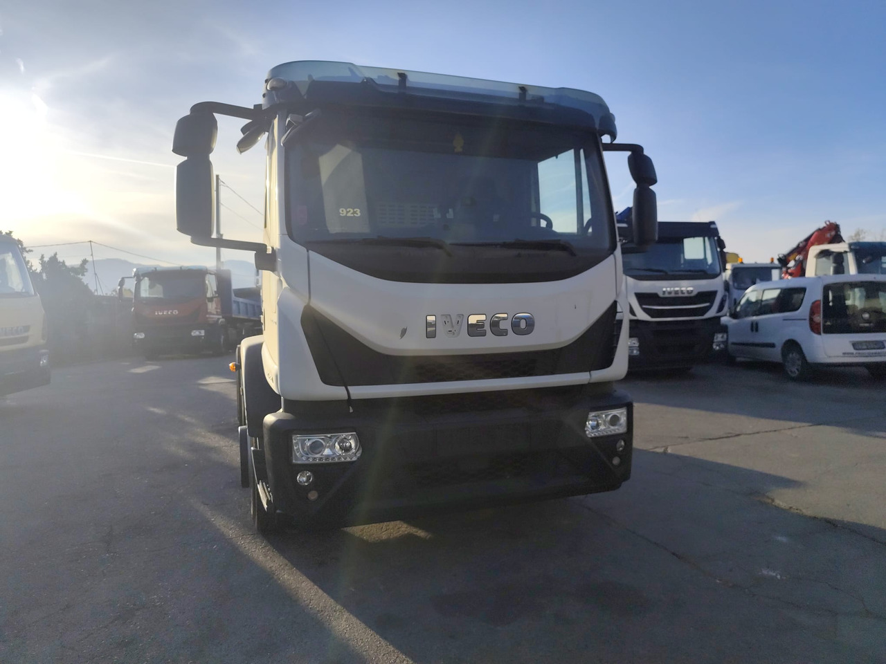Cab chassis truck IVECO EUROCARGO 180-320: picture 33